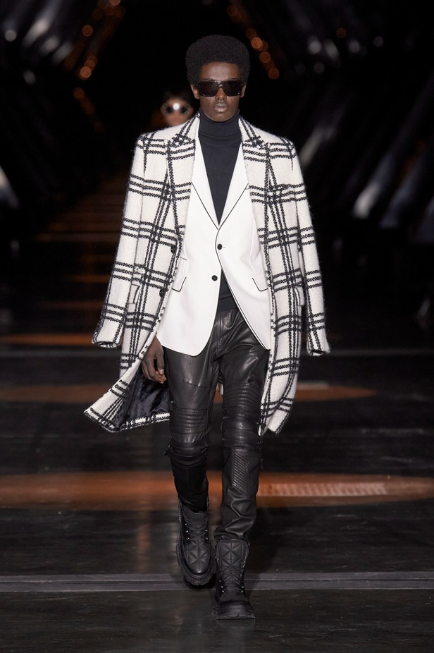 Philipp Plein يعود إلى ميلان بمجموعة خريف وشتاء 2023-2024 بعنوان Chrome Cowboy