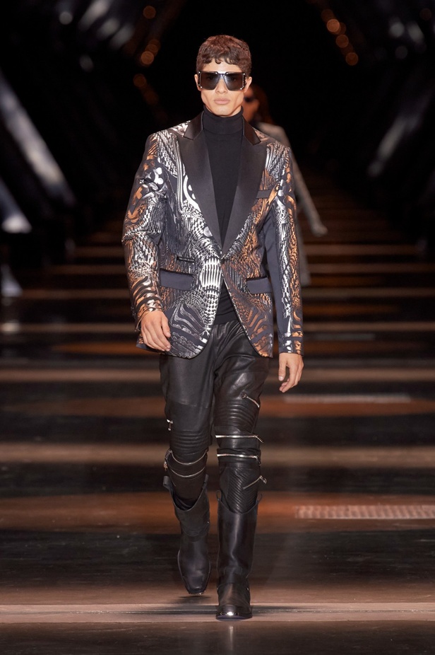 Philipp Plein يعود إلى ميلان بمجموعة خريف وشتاء 2023-2024 بعنوان Chrome Cowboy