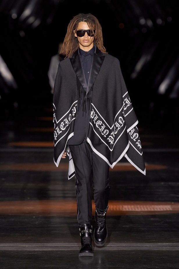 Philipp Plein يعود إلى ميلان بمجموعة خريف وشتاء 2023-2024 بعنوان Chrome Cowboy