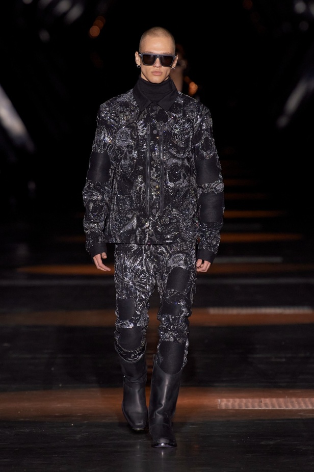 Philipp Plein يعود إلى ميلان بمجموعة خريف وشتاء 2023-2024 بعنوان Chrome Cowboy