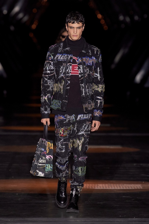 Philipp Plein يعود إلى ميلان بمجموعة خريف وشتاء 2023-2024 بعنوان Chrome Cowboy