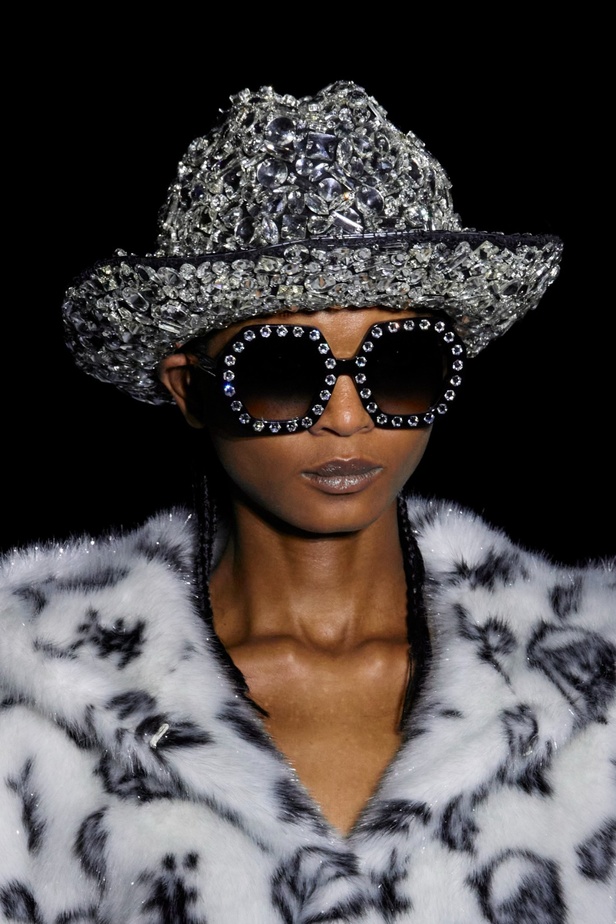 Philipp Plein يعود إلى ميلان بمجموعة خريف وشتاء 2023-2024 بعنوان Chrome Cowboy