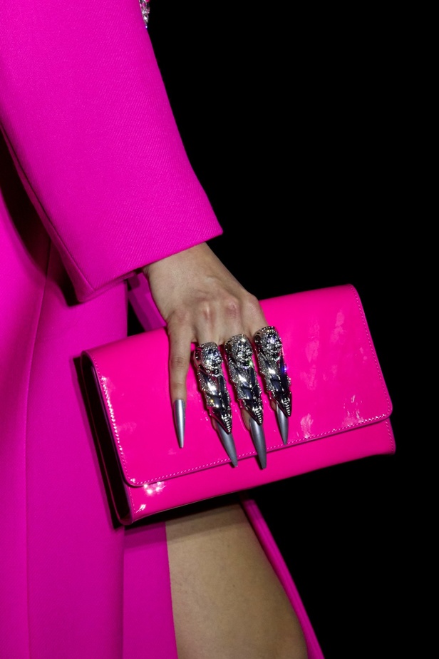 Philipp Plein يعود إلى ميلان بمجموعة خريف وشتاء 2023-2024 بعنوان Chrome Cowboy