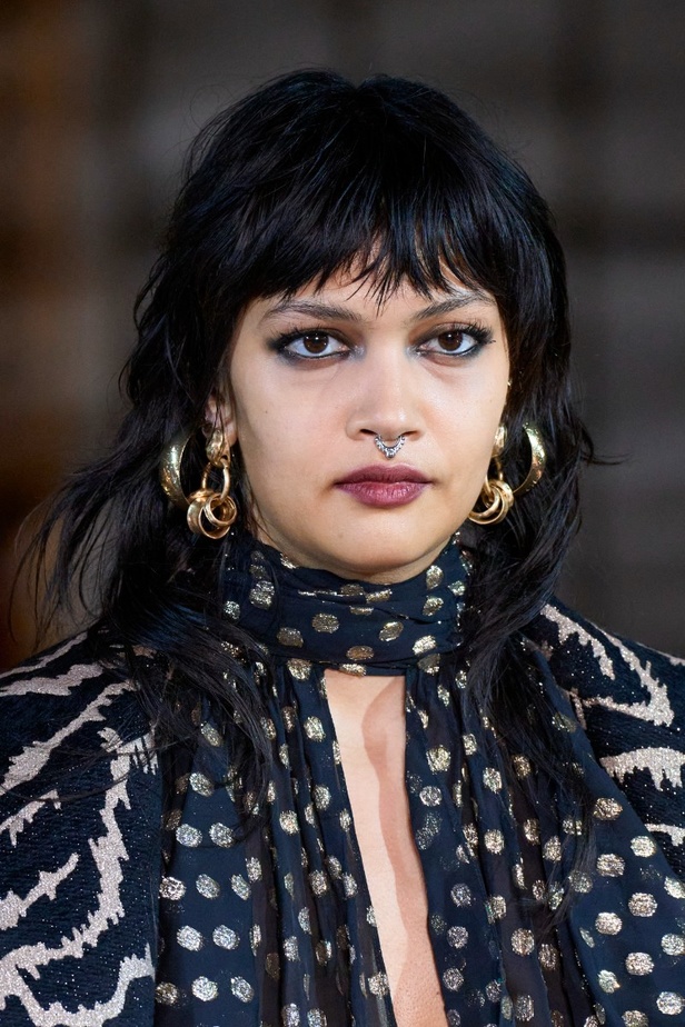 اطلالات جمالية من مجموعة Prabal Gurung لخريف وشتاء 2023 في نيويورك..