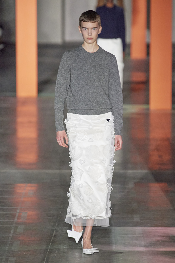 مجموعة Prada لخريف وشتاء 2024 في ميلانو