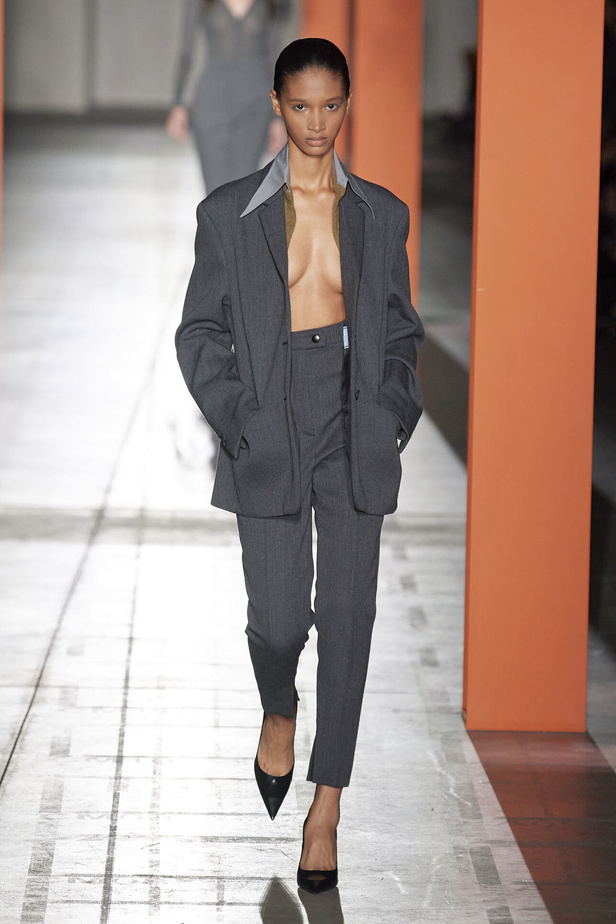 مجموعة Prada لخريف وشتاء 2024 في ميلانو