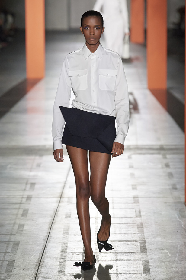 مجموعة Prada لخريف وشتاء 2024 في ميلانو