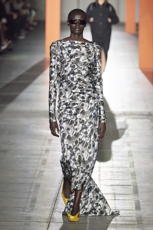 مجموعة Prada لخريف وشتاء 2024 في ميلانو