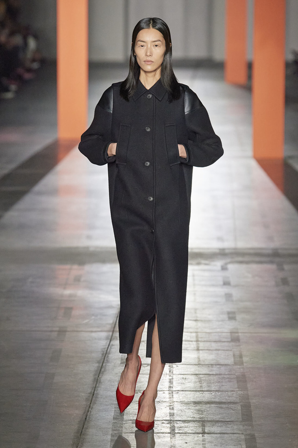 مجموعة Prada لخريف وشتاء 2024 في ميلانو