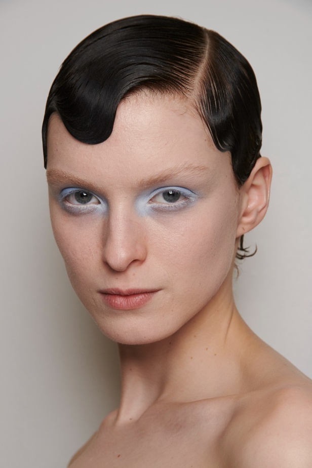 اطلالات جمالية من مجموعة  Richard Quinn لموسم خريف 2023