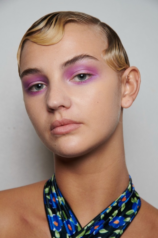 اطلالات جمالية من مجموعة  Richard Quinn لموسم خريف 2023