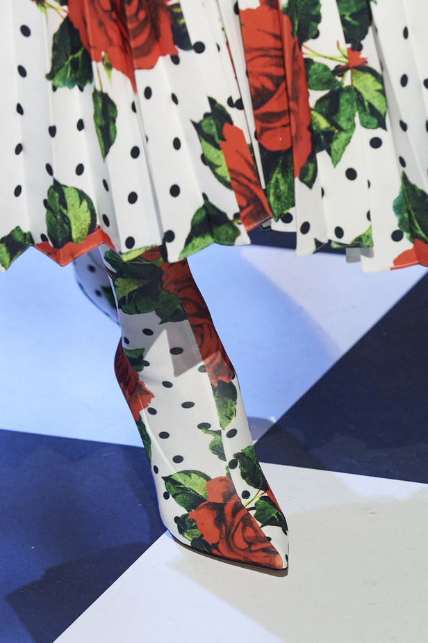 باقة من الورود قدمها لنا Richard Quinn لموسم خريف 2023