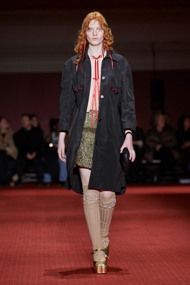 مجموعة سيمون روشا لخريف وشتاء 2024