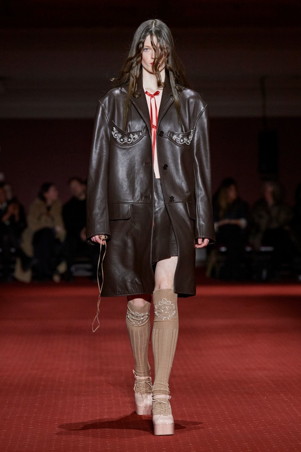 مجموعة سيمون روشا لخريف وشتاء 2024