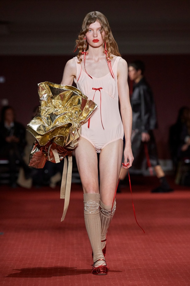 مجموعة سيمون روشا لخريف وشتاء 2024