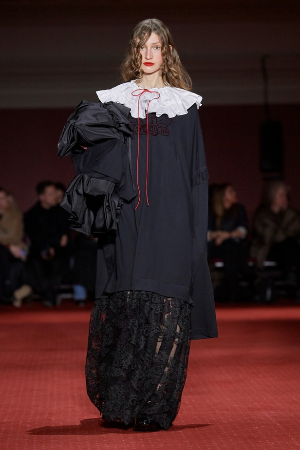 مجموعة سيمون روشا لخريف وشتاء 2024