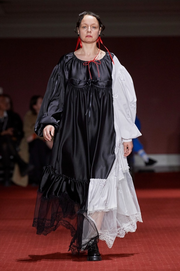 مجموعة سيمون روشا لخريف وشتاء 2024