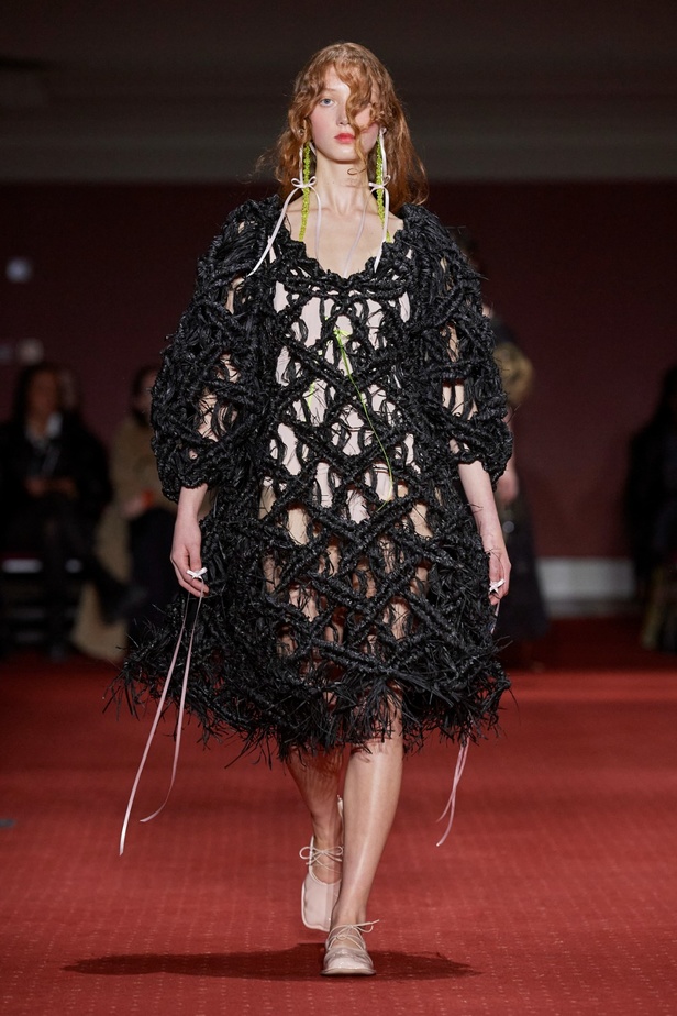 مجموعة سيمون روشا لخريف وشتاء 2024