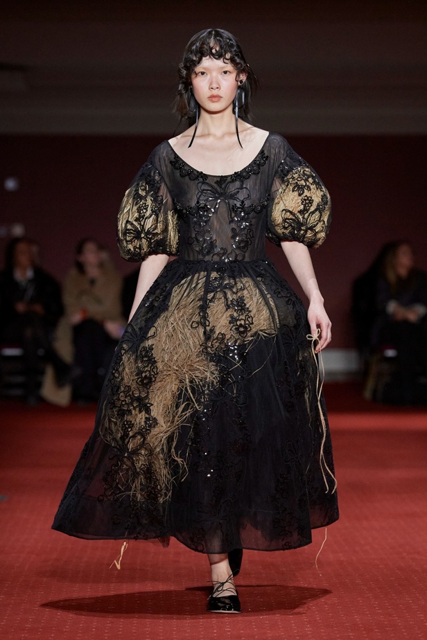 مجموعة سيمون روشا لخريف وشتاء 2024