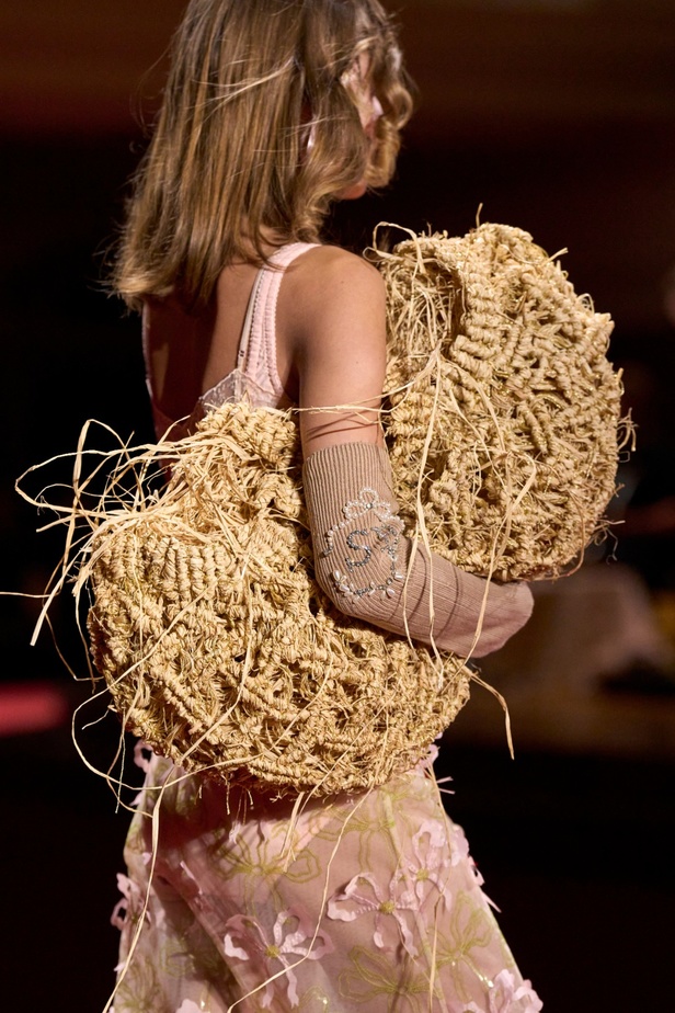 مجموعة سيمون روشا لخريف وشتاء 2024