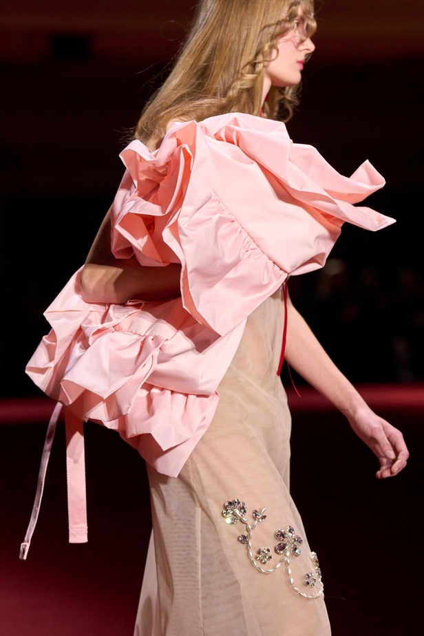 مجموعة سيمون روشا لخريف وشتاء 2024