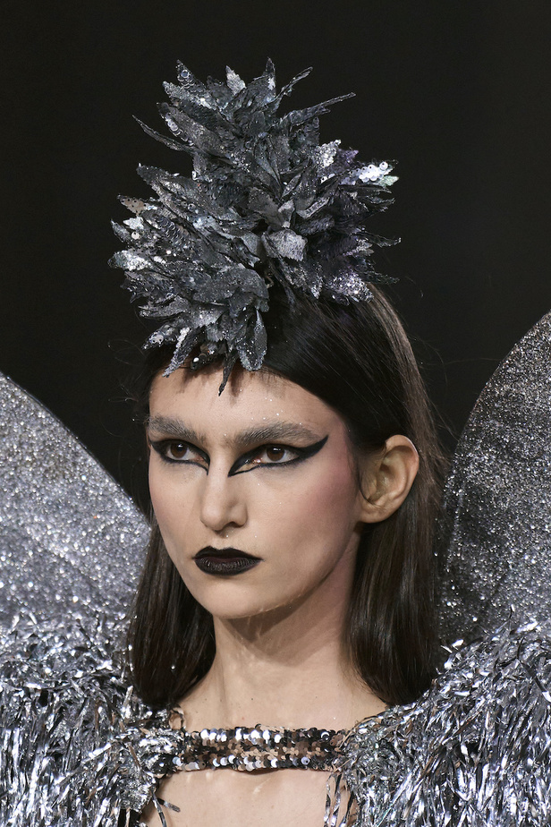 اكسسوارات من مجموعة Rodarte لخريف وشتاء 2023-2024