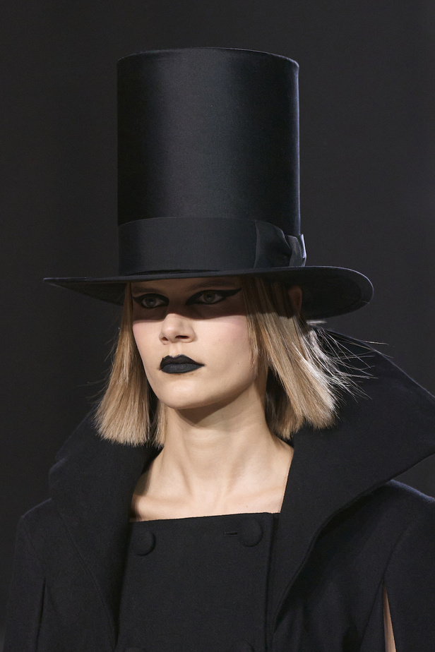 اكسسوارات من مجموعة Rodarte لخريف وشتاء 2023-2024