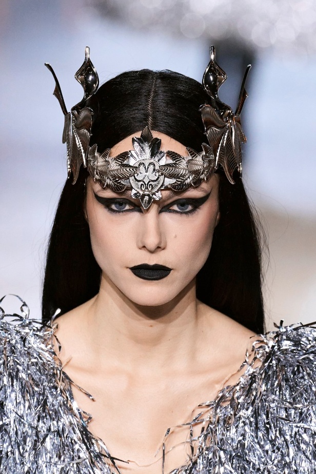 اطلالات جمالية من مجموعة Rodarte لخريف 2023