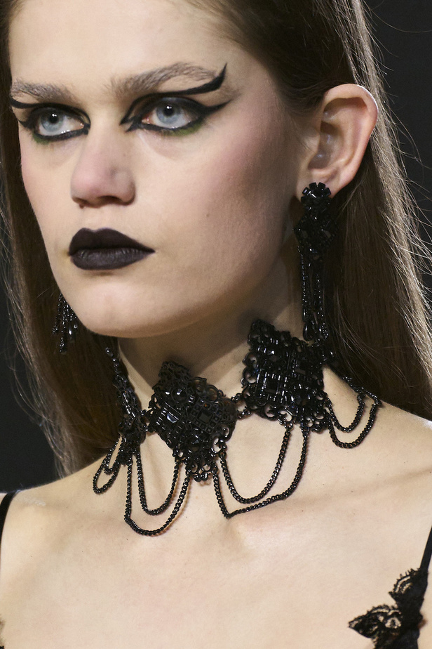 اكسسوارات من مجموعة Rodarte لخريف وشتاء 2023-2024