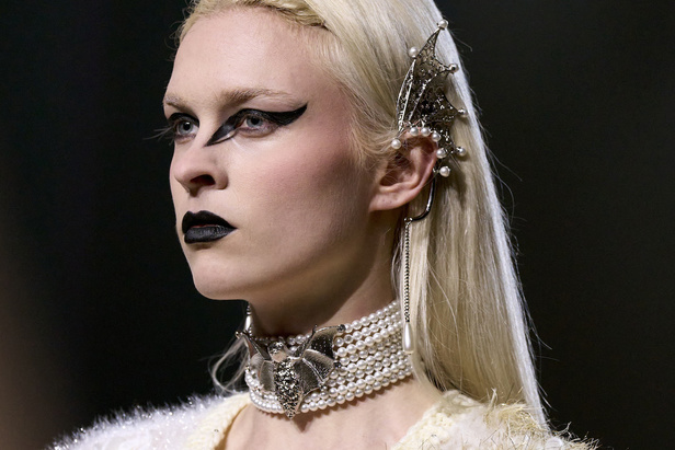 اكسسوارات من مجموعة Rodarte لخريف وشتاء 2023-2024