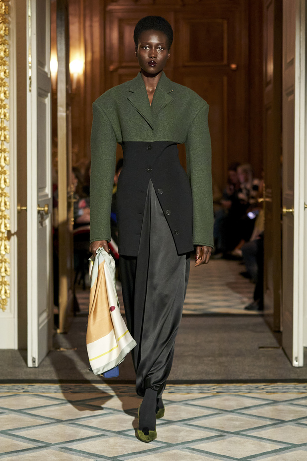 مجموعة Roksanda لخريف وشتاء 2023 - 2024