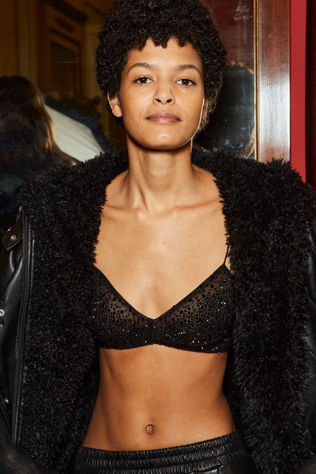 مجموعة Ermanno Scervino لخريف وشتاء 2024 تصاميم جمعت الأنوثة مع الخياطة الفاخرة والأقمشة الفاتنة