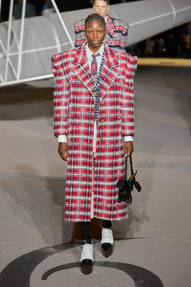 مجموعة Thom Browne تترجم رواية "الأمير الصغير" إلى عرض أزياء مبهر