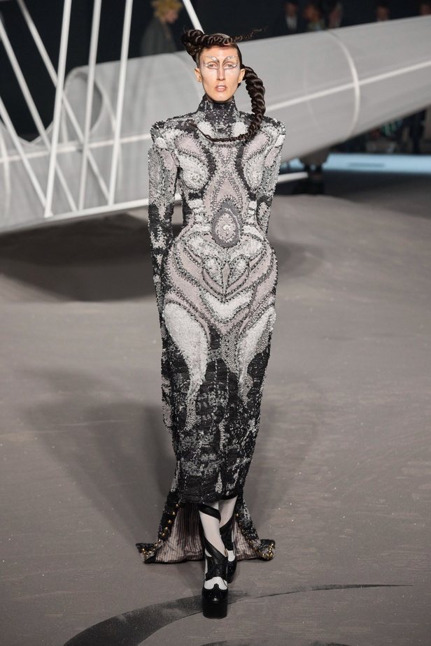 مجموعة Thom Browne تترجم رواية "الأمير الصغير" إلى عرض أزياء مبهر