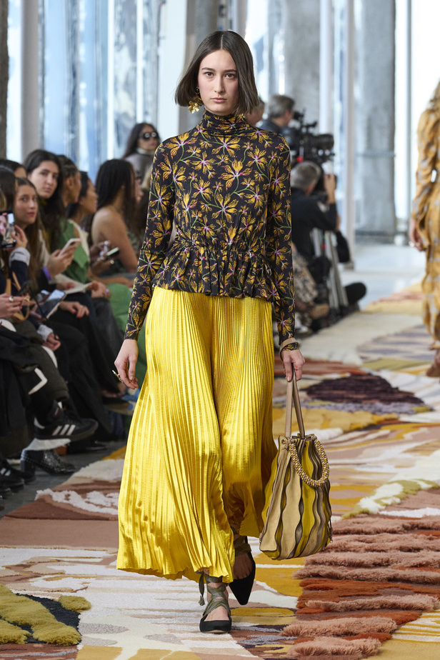 مجموعة Ulla Johnson لخريف وشتاء 2023-2024 في نيويورك..