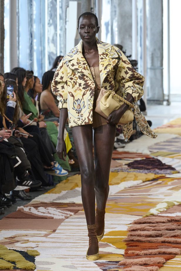 مجموعة Ulla Johnson لخريف وشتاء 2023-2024 في نيويورك..