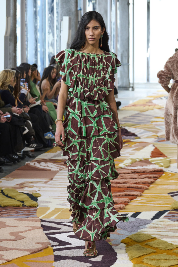 مجموعة Ulla Johnson لخريف وشتاء 2023-2024 في نيويورك..