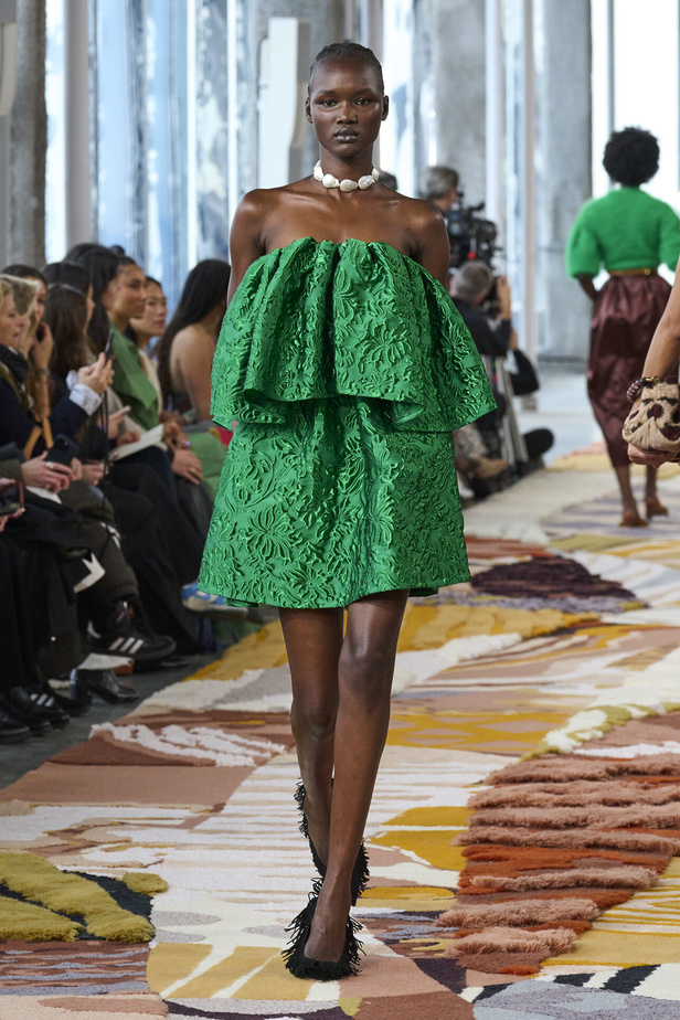 مجموعة Ulla Johnson لخريف وشتاء 2023-2024 في نيويورك..