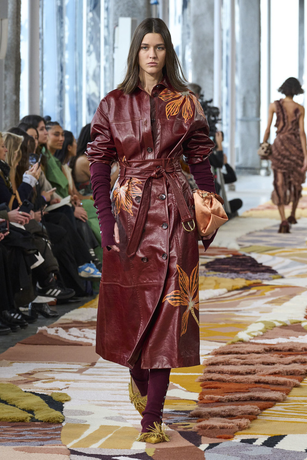 مجموعة Ulla Johnson لخريف وشتاء 2023-2024 في نيويورك..