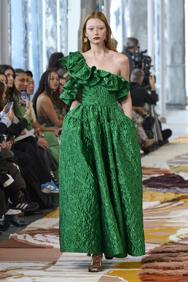 مجموعة Ulla Johnson لخريف وشتاء 2023-2024 في نيويورك..