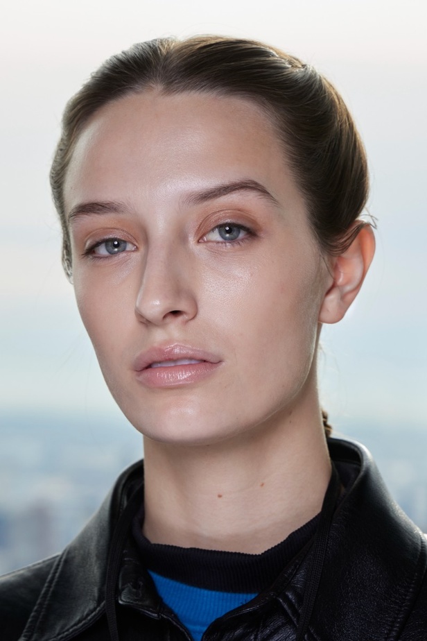 اطلالات جمالية من مجموعة Ulla Johnson لخريف وشتاء 2023-2024