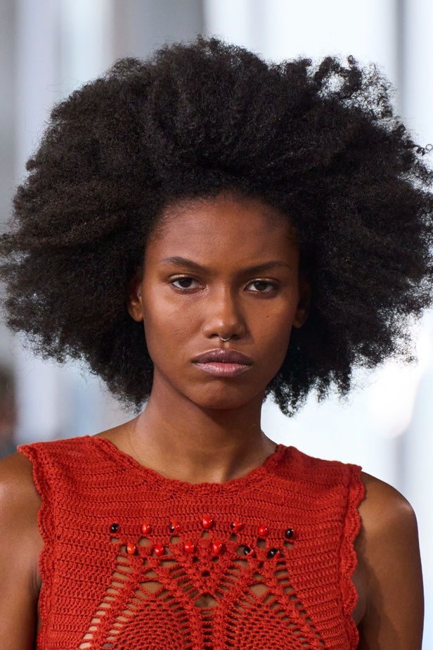 اطلالات جمالية من مجموعة Ulla Johnson لخريف وشتاء 2023-2024