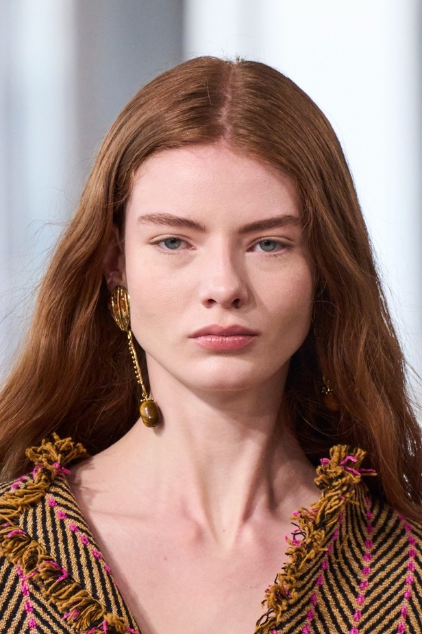 اطلالات جمالية من مجموعة Ulla Johnson لخريف وشتاء 2023-2024