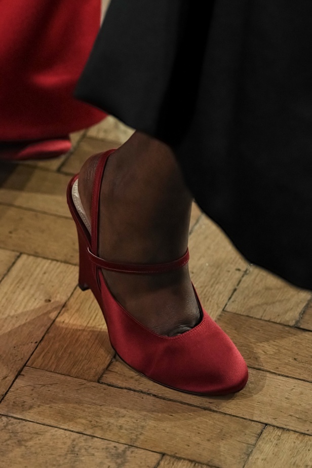 Emilia Wickstead تعود بعرض أزياء مبهر في مجموعة خريف وشتاء 2023-2024