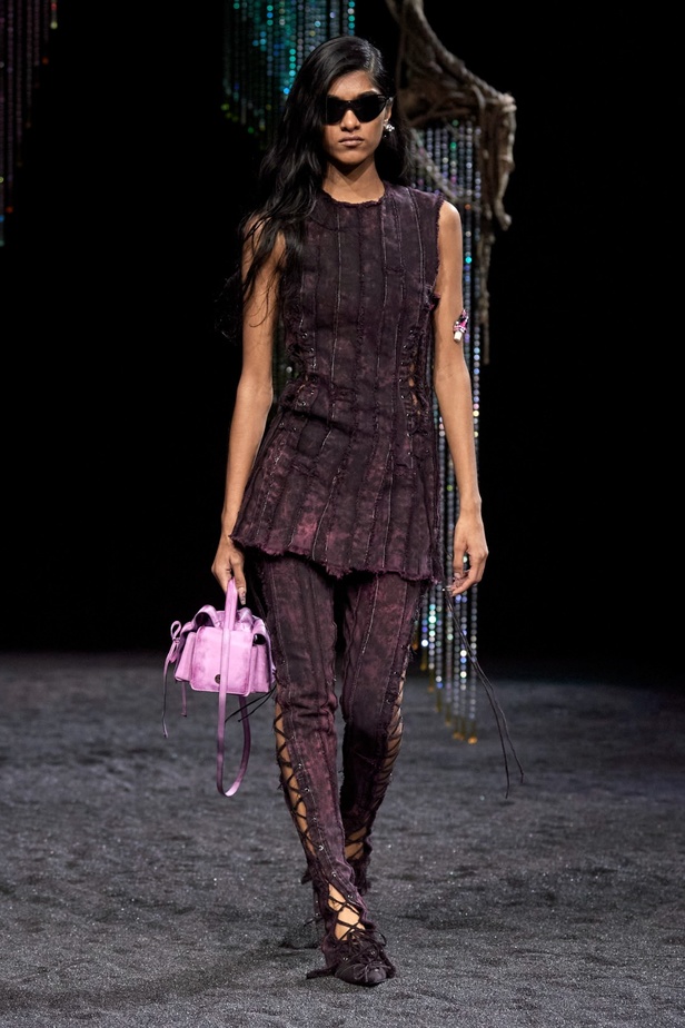 مجموعة Acne لخريف وشتاء 2023-2024 مستوحاة من قلب الطبيعة