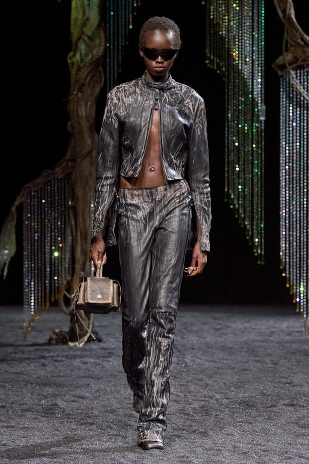 مجموعة Acne لخريف وشتاء 2023-2024 مستوحاة من قلب الطبيعة