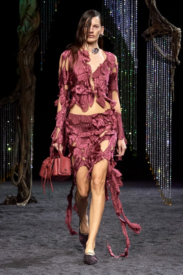 مجموعة Acne لخريف وشتاء 2023-2024 مستوحاة من قلب الطبيعة