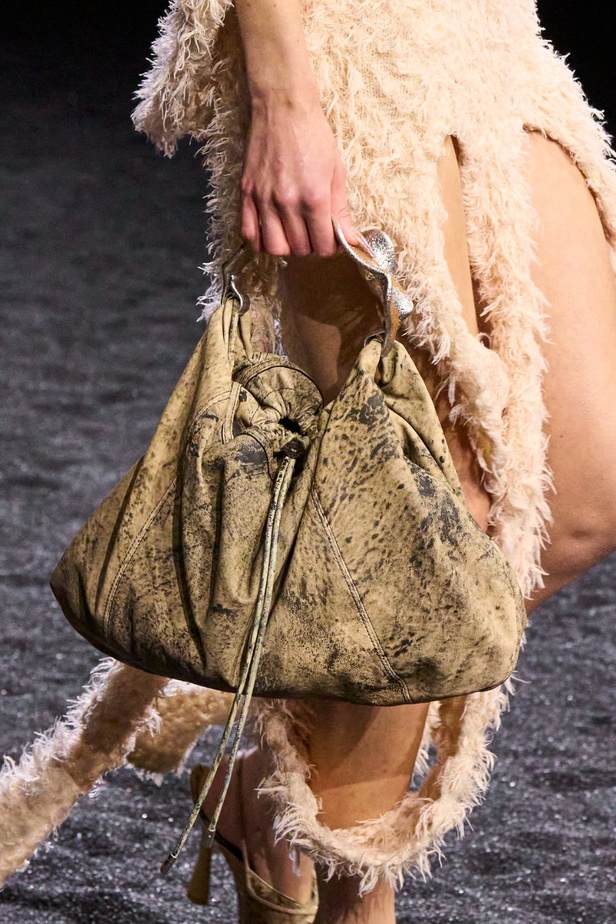 مجموعة Acne لخريف وشتاء 2023-2024 مستوحاة من قلب الطبيعة