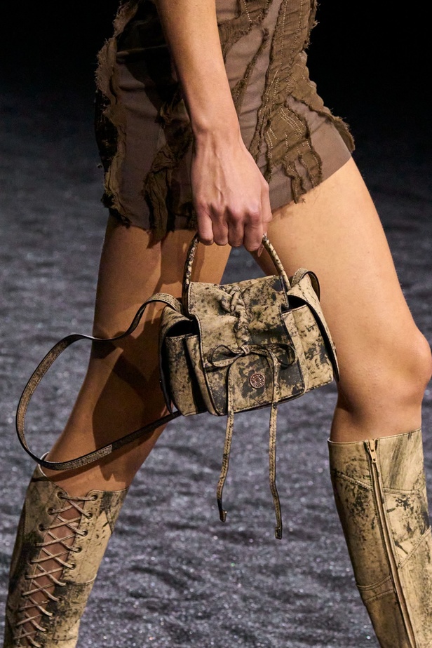 مجموعة Acne لخريف وشتاء 2023-2024 مستوحاة من قلب الطبيعة