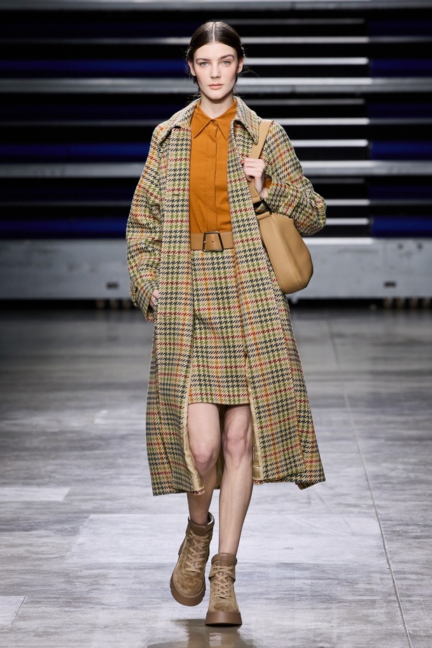 مجموعة Akris لخريف وشتاء 2023-2024 تعود بنا إلى السبعينيات